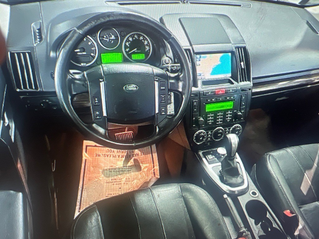 2011 Land Rover LR2 Image 8