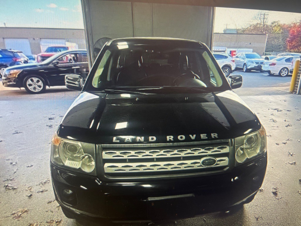 2011 Land Rover LR2 Image 10