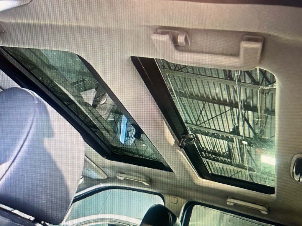 2011 Land Rover LR2 Image 12