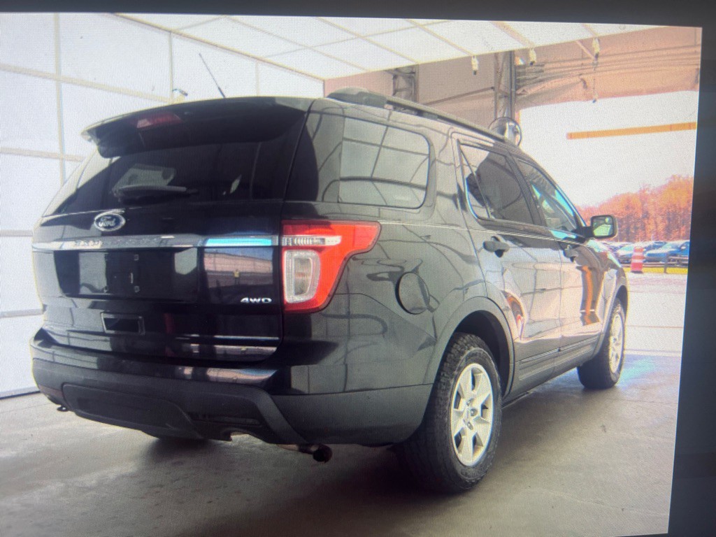 2011 Ford Explorer Image 2