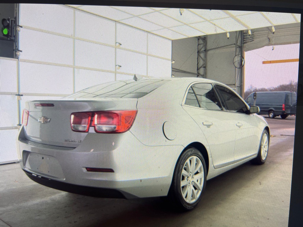 2014 Chevrolet Malibu Image 2