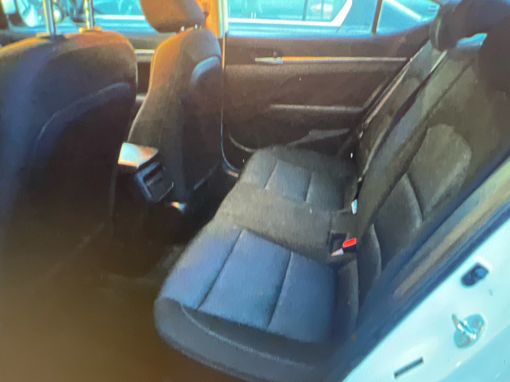 2018 Hyundai Elantra Image 3