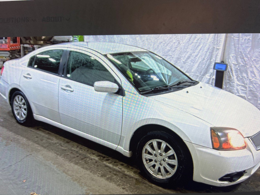 2011 Mitsubishi Galant Image 2