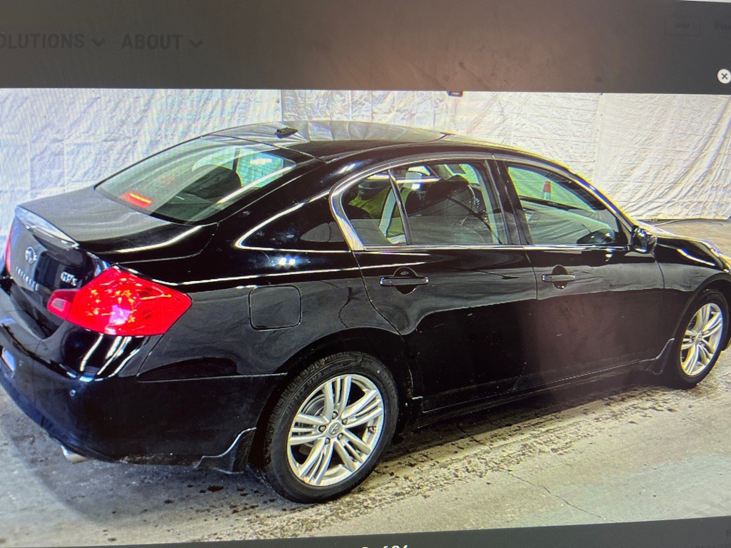 2010 INFINITI G37 Image 2