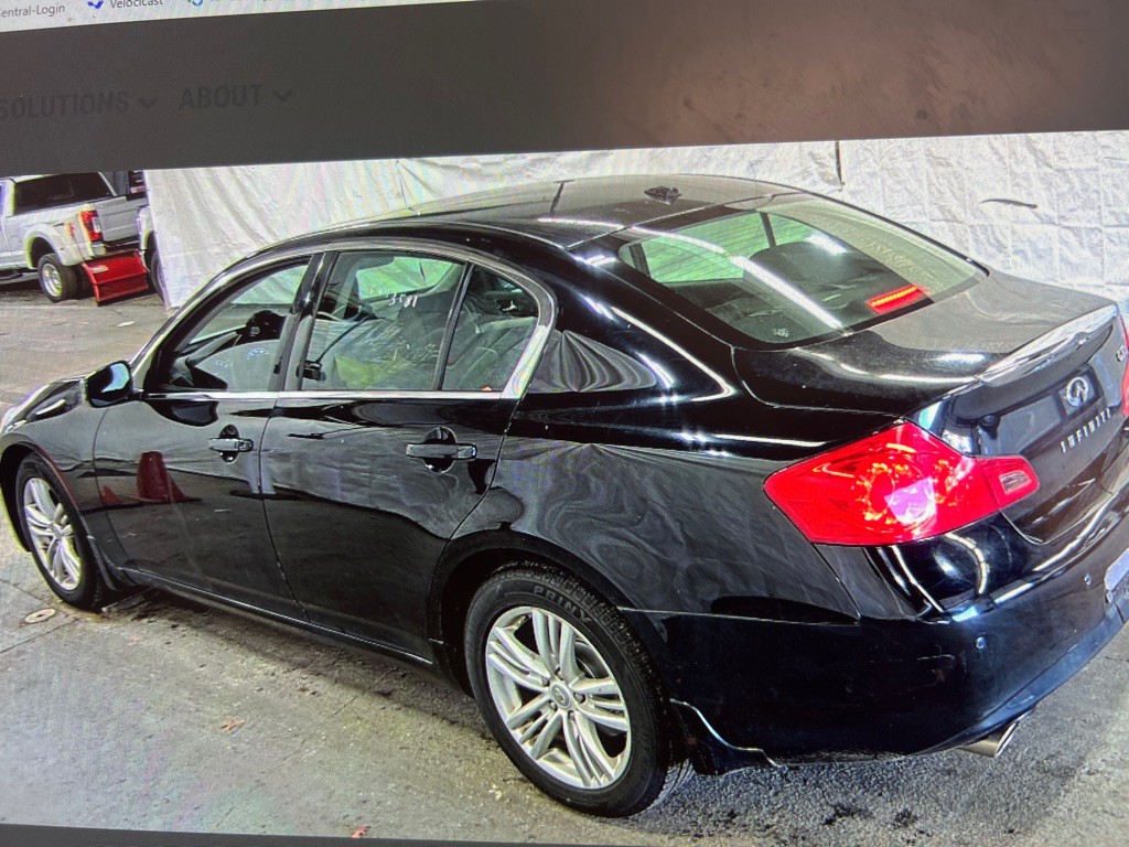 2010 INFINITI G37 Image 3