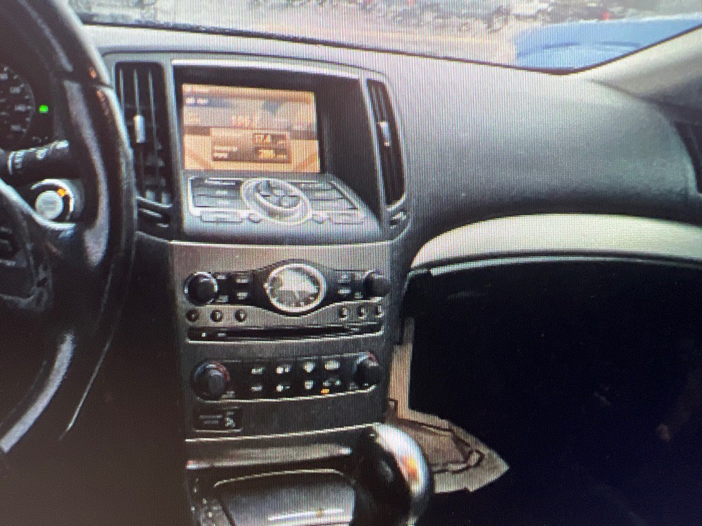 2010 INFINITI G37 Image 6