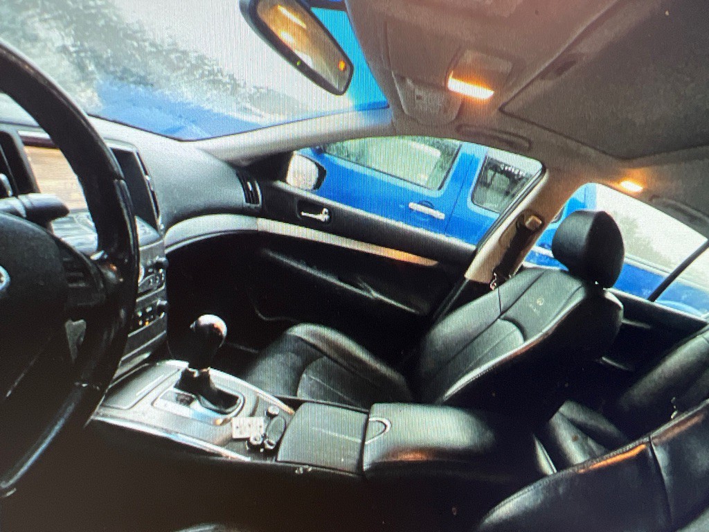 2010 INFINITI G37 Image 7