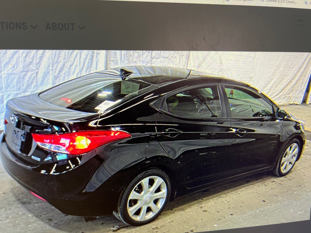 2012 Hyundai Elantra Image 2