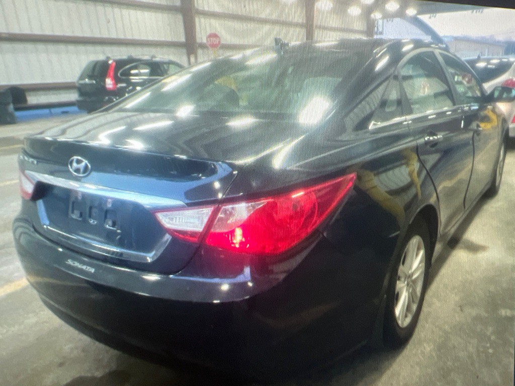 2013 Hyundai Sonata Image 2