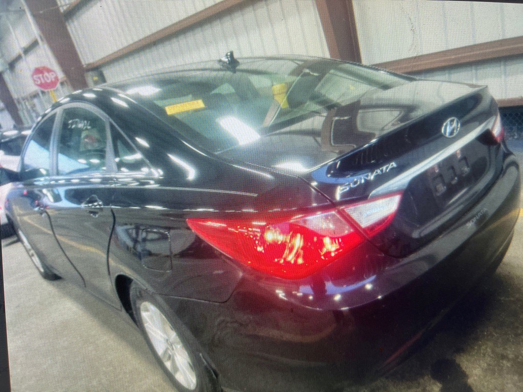 2013 Hyundai Sonata Image 3