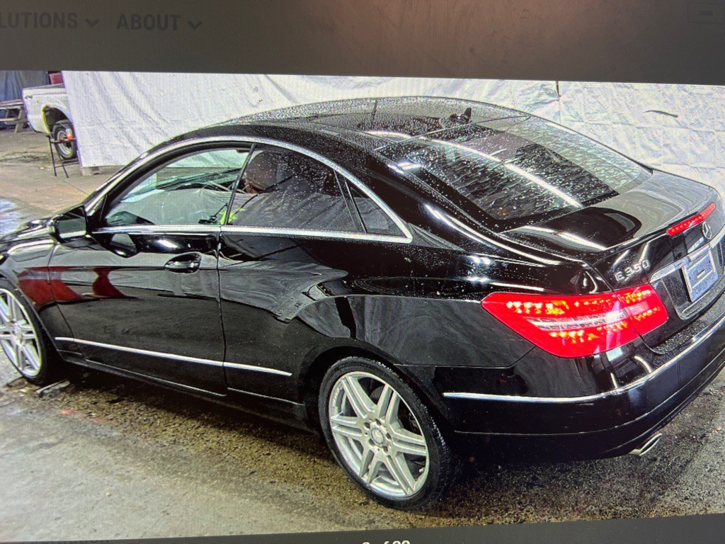 2010 Mercedes-Benz E-Class Image 3