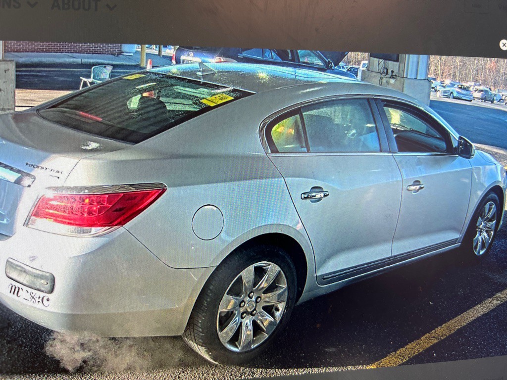 2011 Buick Lacrosse Image 4