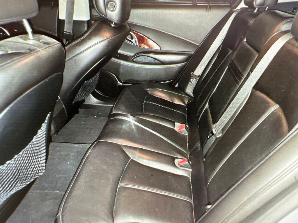 2011 Buick Lacrosse Image 7