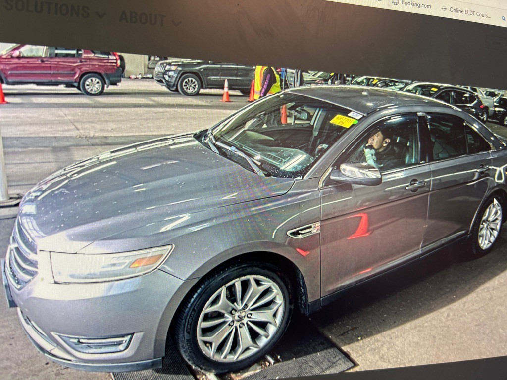 2014 Ford Taurus Image 1