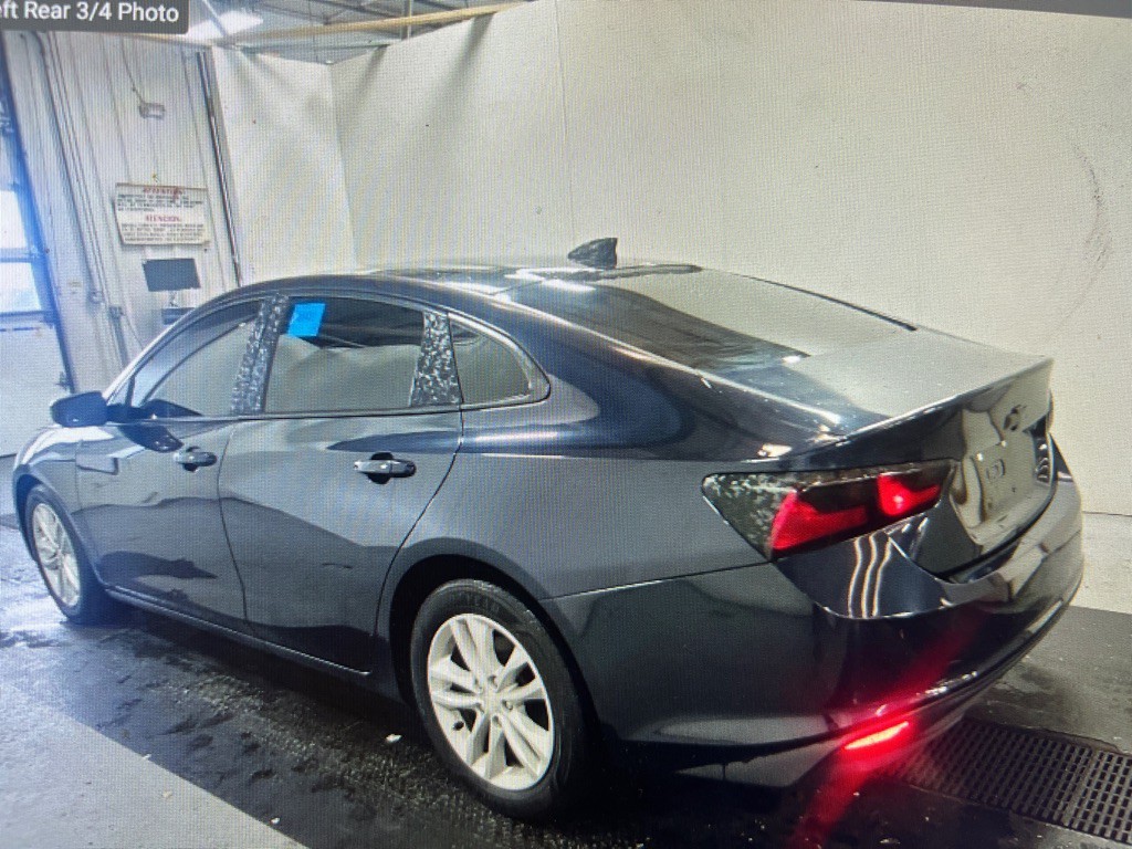 2016 Chevrolet Malibu Image 2