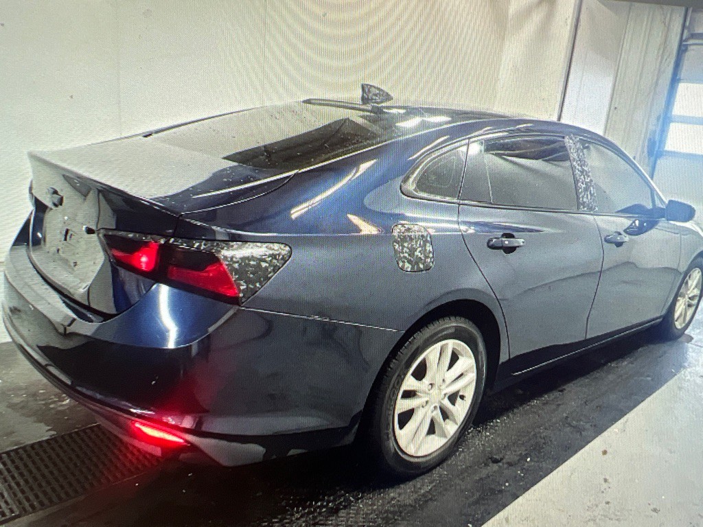 2016 Chevrolet Malibu Image 4