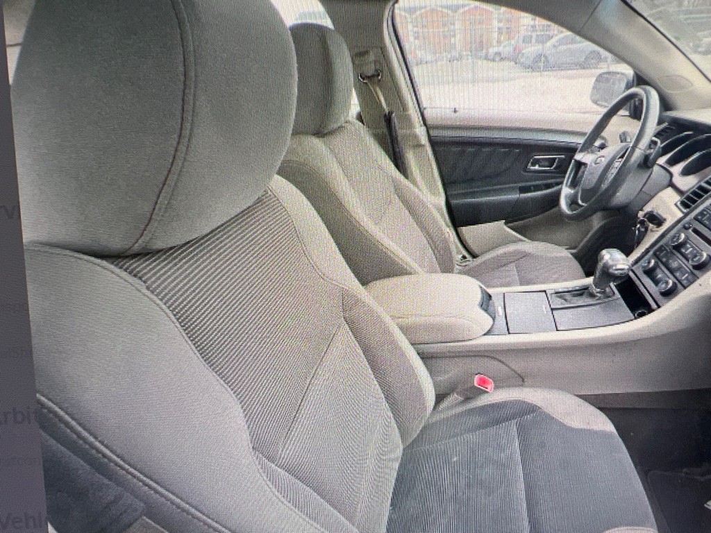 2010 Ford Taurus Image 5
