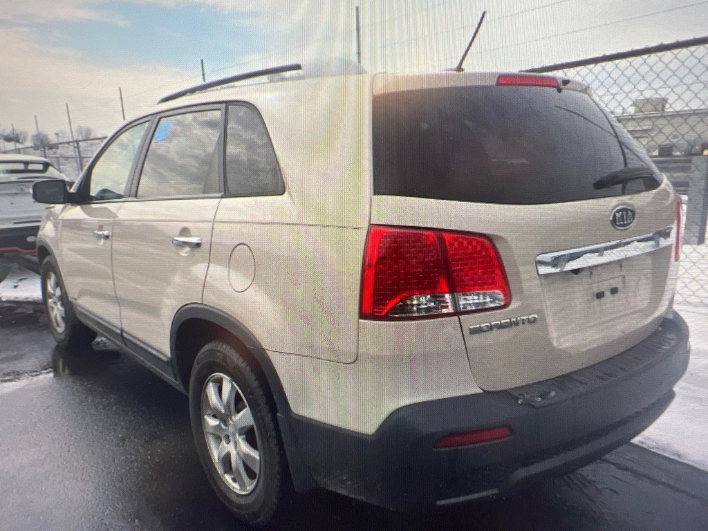 2011 Kia Sorento Image 2