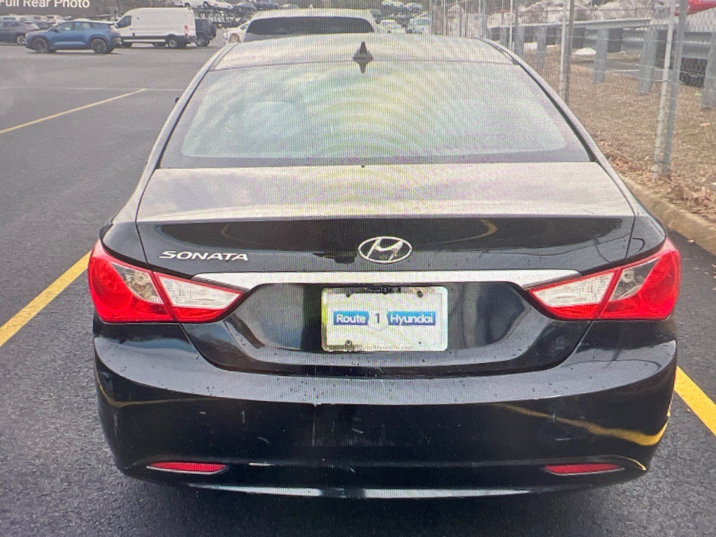 2013 Hyundai Sonata Image 2
