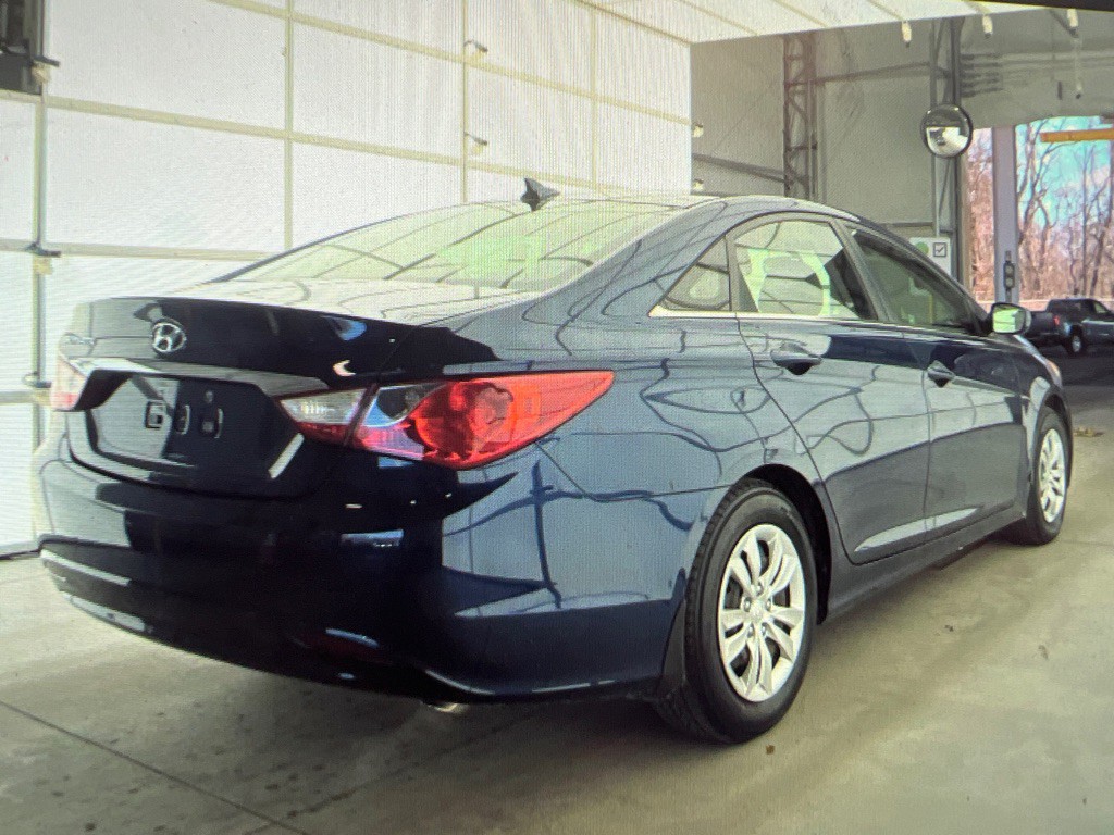 2012 Hyundai Sonata Image 2