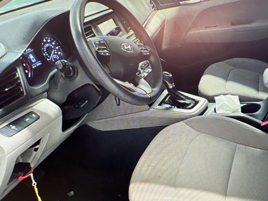 2020 Hyundai Elantra Image 2