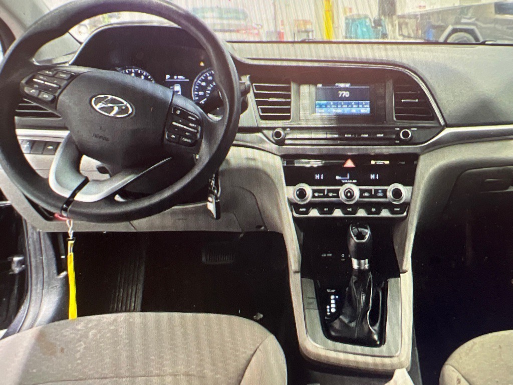 2020 Hyundai Elantra Image 3