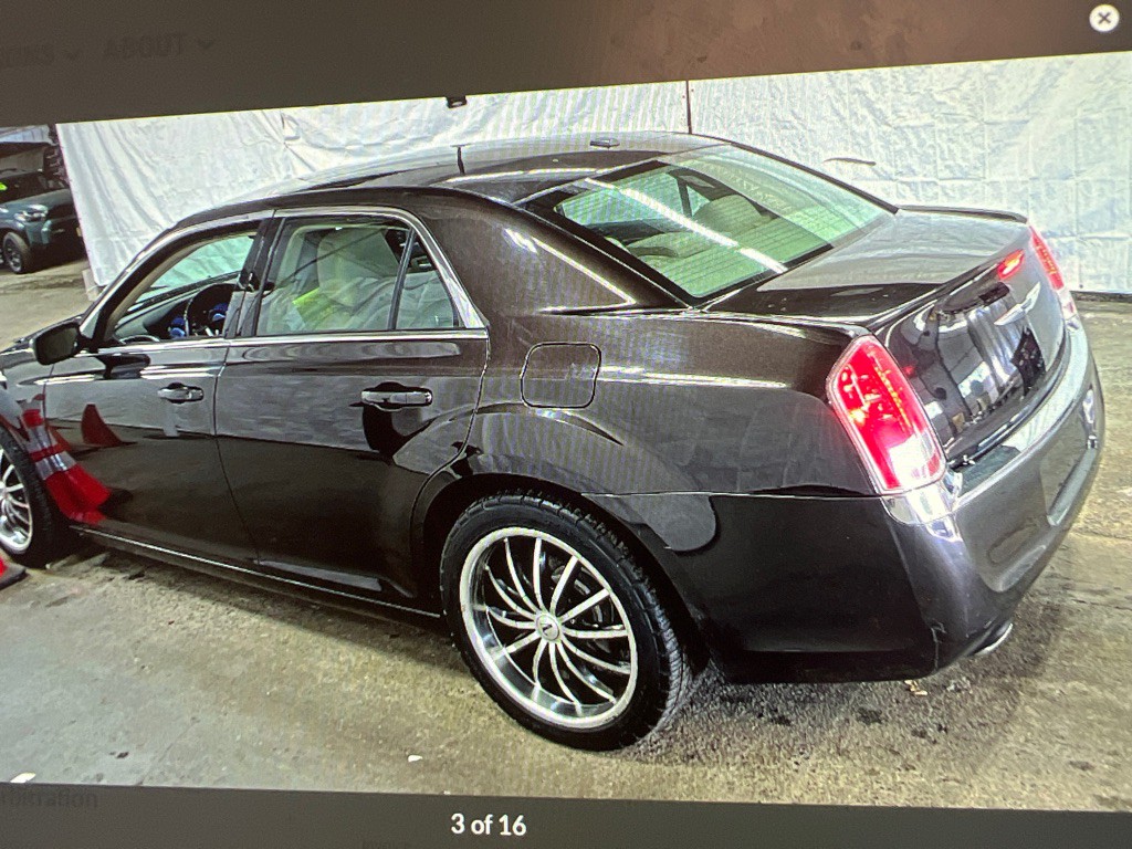 2012 Chrysler 300 Image 3