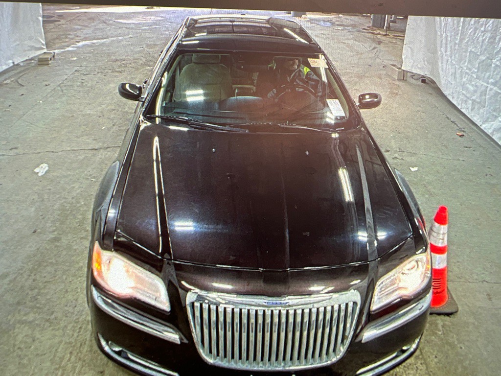 2012 Chrysler 300 Image 8