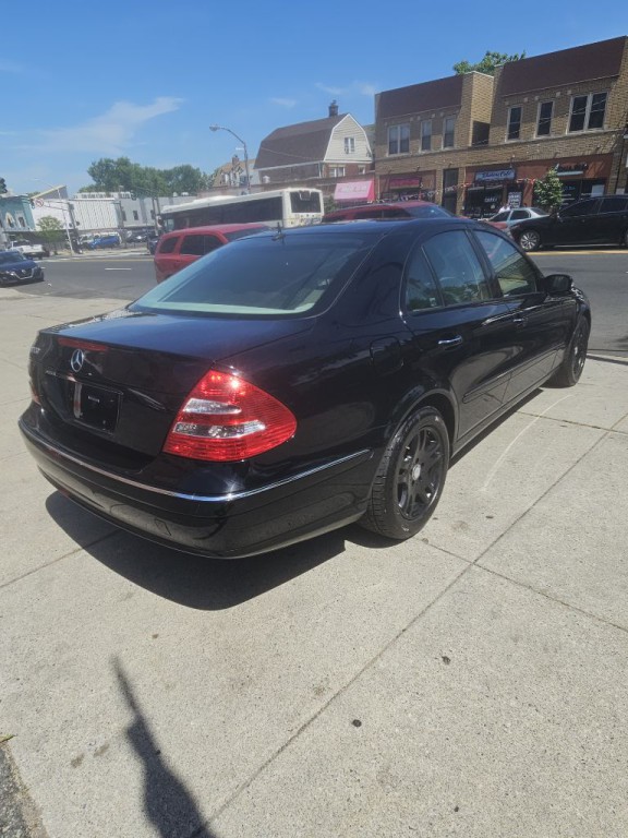 2004 Mercedes-Benz E-Class Image 2