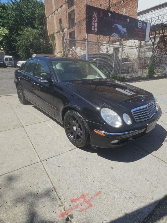 2004 Mercedes-Benz E-Class Image 3