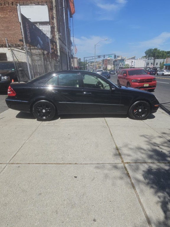 2004 Mercedes-Benz E-Class Image 4