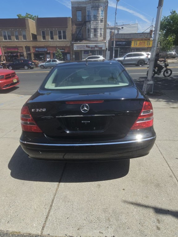 2004 Mercedes-Benz E-Class Image 5