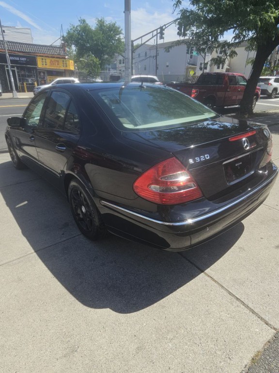 2004 Mercedes-Benz E-Class Image 7