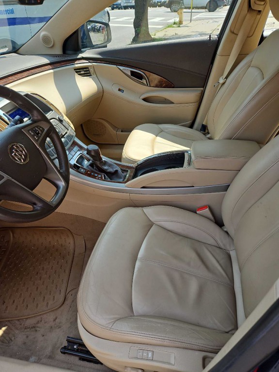 2010 Buick Lacrosse Image 2