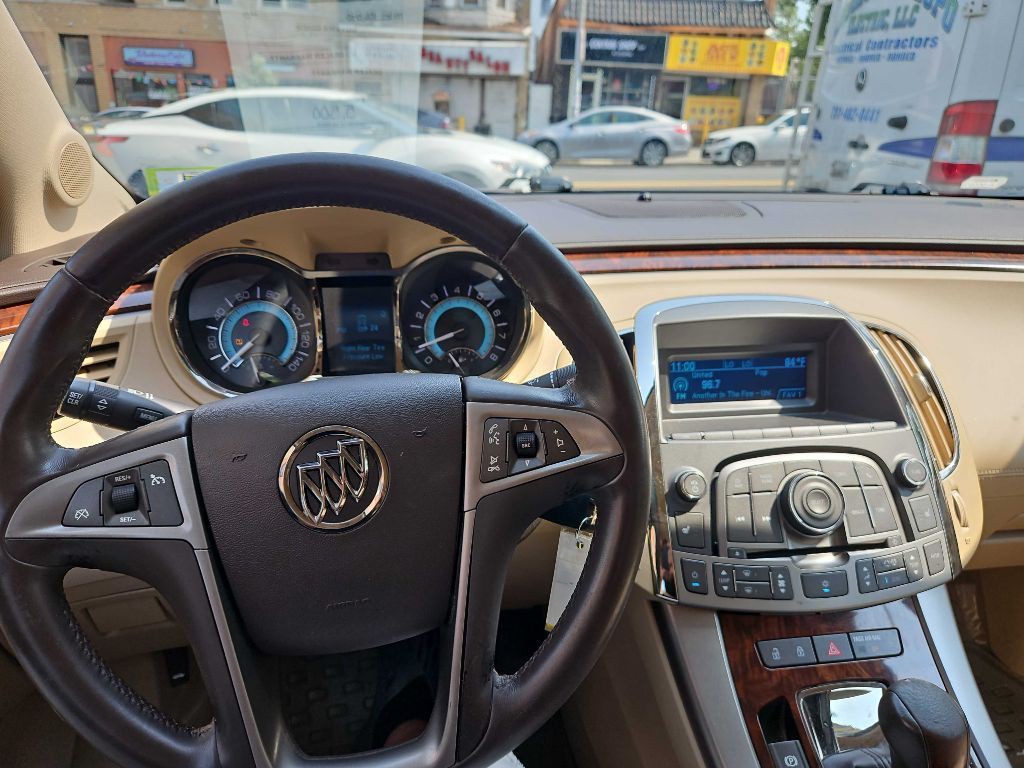 2010 Buick Lacrosse Image 3