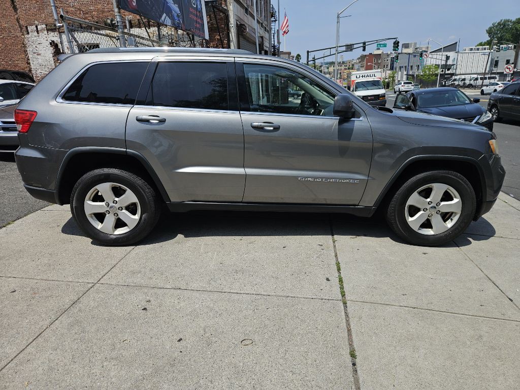 2012 Jeep Grand Cherokee Image 2