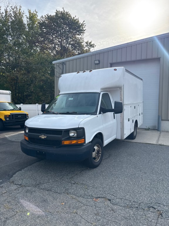 2014 Chevrolet Express Image 1