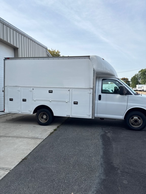 2014 Chevrolet Express Image 4