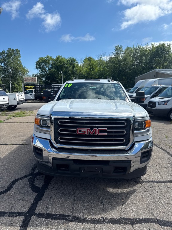 2019 GMC Sierra Image 2
