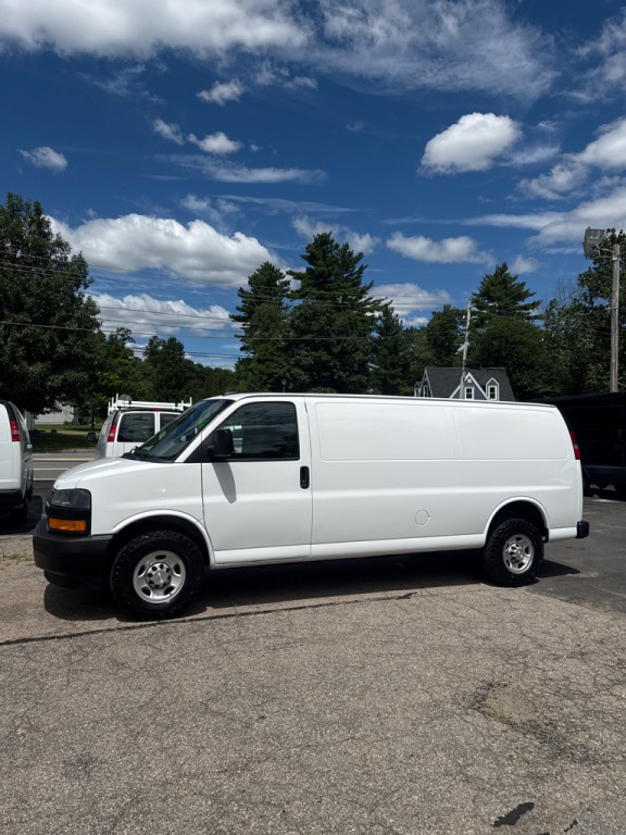 2021 Chevrolet Express Image 4