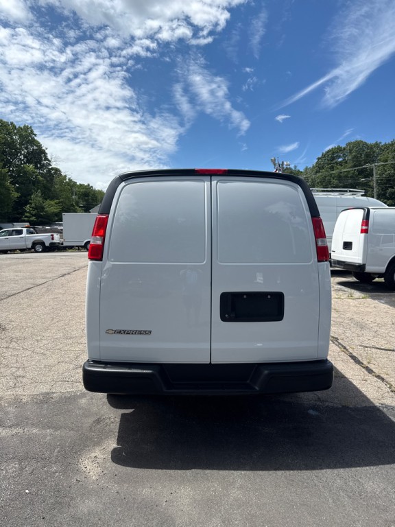 2021 Chevrolet Express Image 6