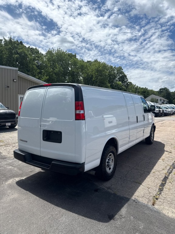 2021 Chevrolet Express Image 7