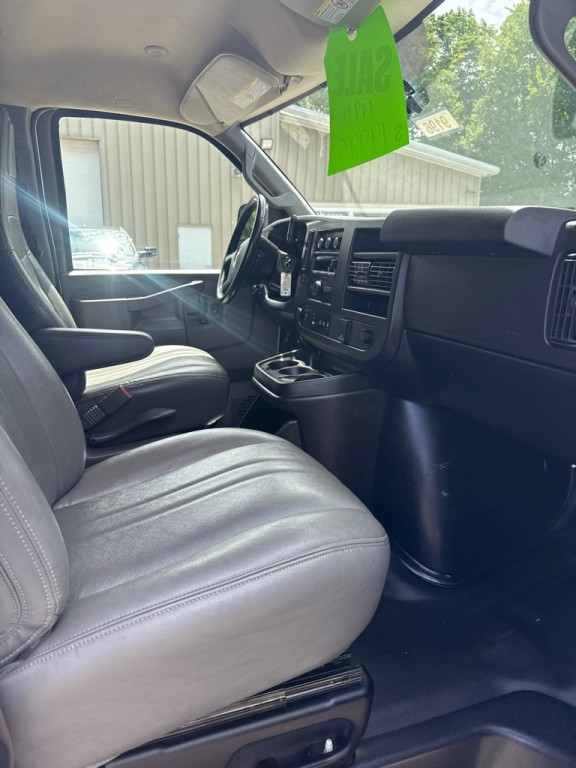 2021 Chevrolet Express Image 9