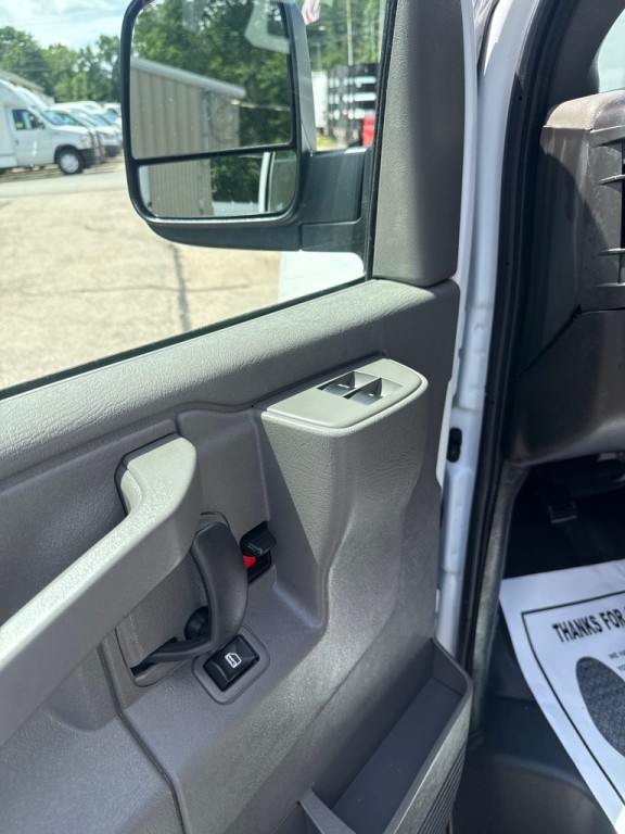2021 Chevrolet Express Image 12
