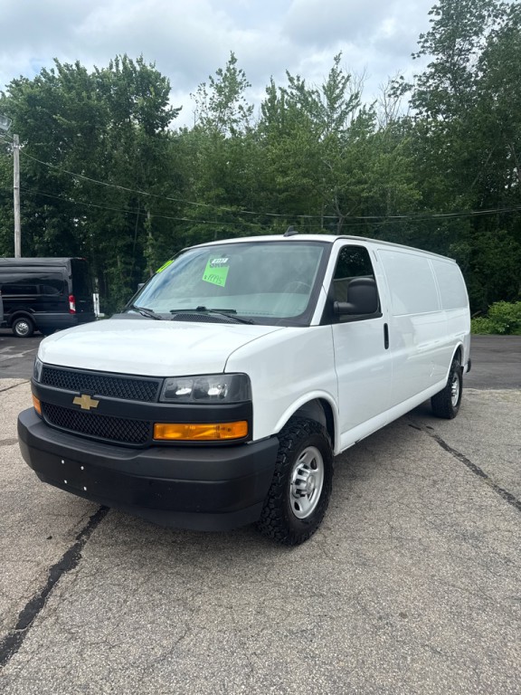 2021 Chevrolet Express Image 3