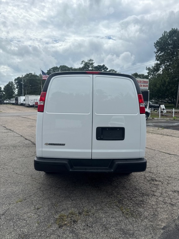 2021 Chevrolet Express Image 6