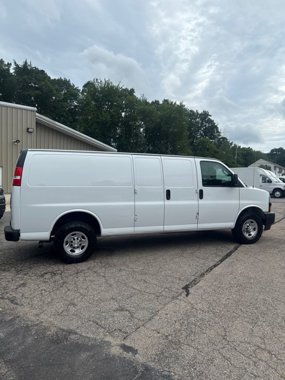 2021 Chevrolet Express Image 8
