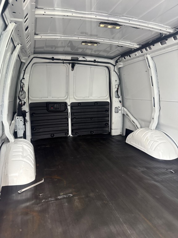 2021 Chevrolet Express Image 11