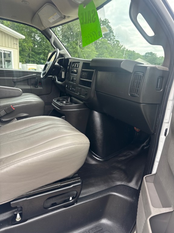 2021 Chevrolet Express Image 14