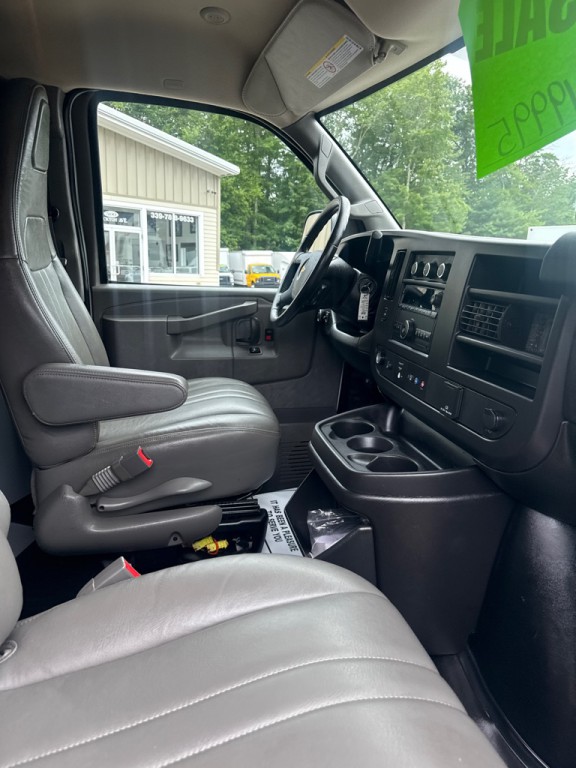 2021 Chevrolet Express Image 15